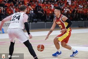 媒体人：亚运会男篮留洋球员缺阵 由老中青三代同时组成比较合理